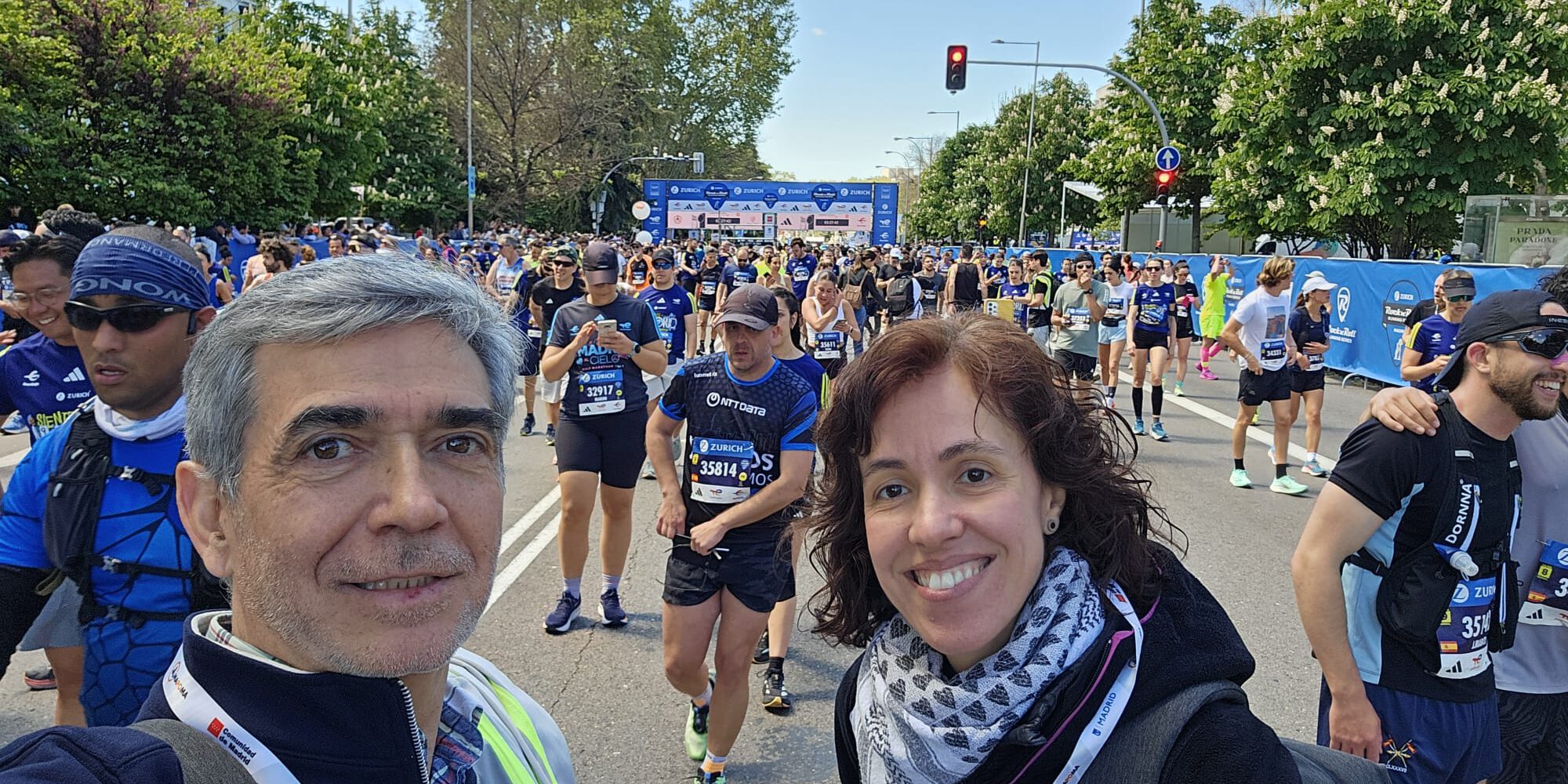 Imagen de WhatsApp 2025-04-27 a las 12.13.52_4bf0d6a5 El equipo de Virtualia, participantes y asistentes en la línea de meta de la Zurich Rock'n'Roll Running Series Madrid